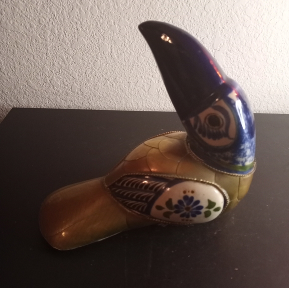 GORGEOUS Sergio Bustamante Mexican Ceramic & Brass 8" Toucan Figurine. - Picture 4 of 7